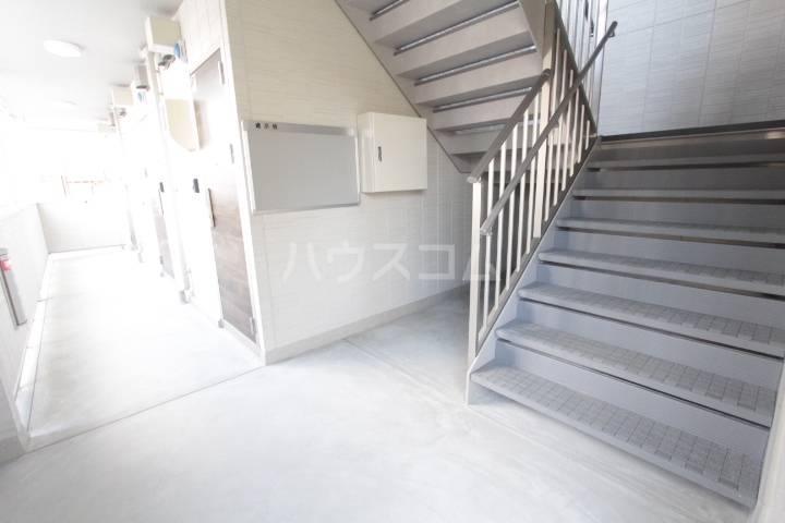 28/30 エントランス