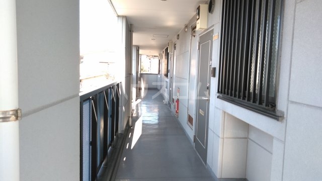 13/13 エントランス