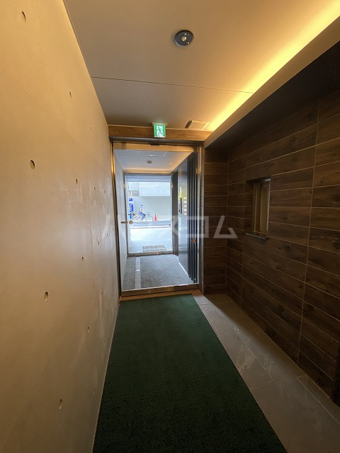 17/27 エントランス