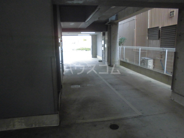 23/30 エントランス