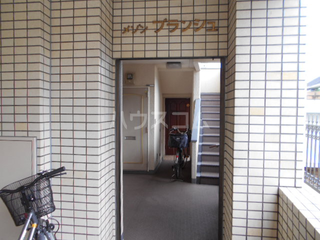 21/29 エントランス