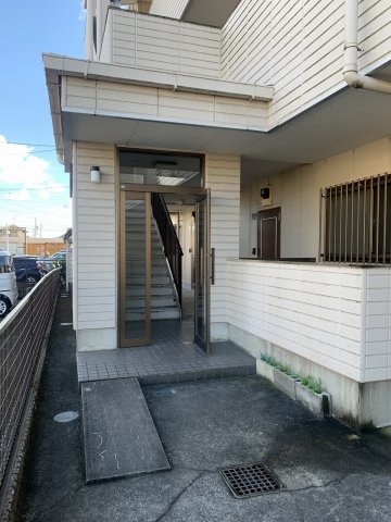 21/30 エントランス