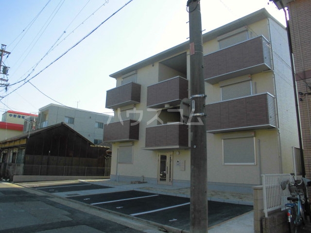 22/28 エントランス