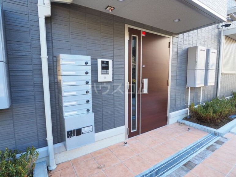 18/19 エントランス