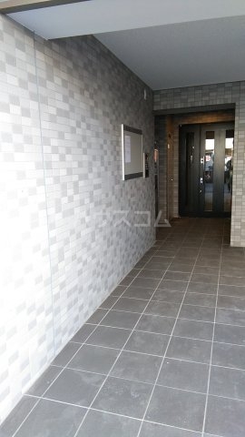 18/26 エントランス