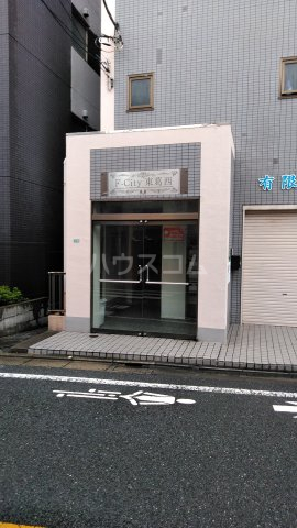 18/23 エントランス