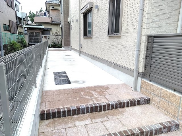 28/30 エントランス