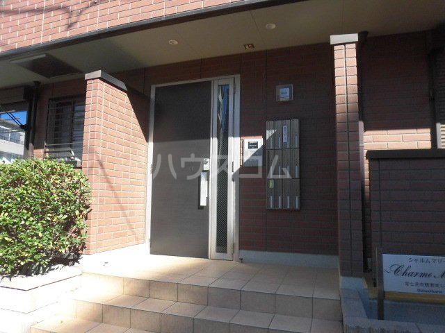 27/30 エントランス