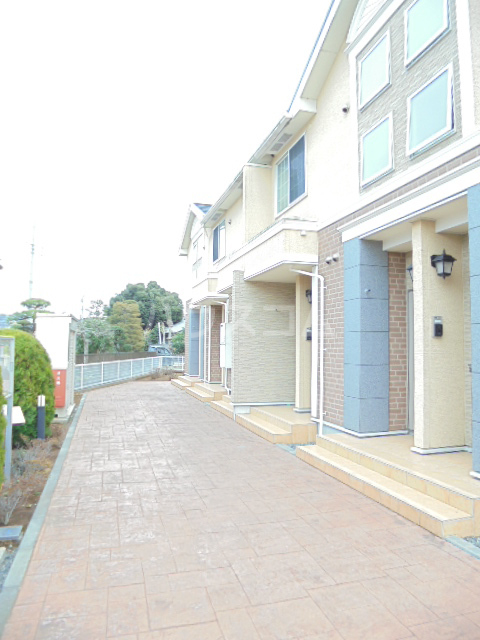 16/23 エントランス