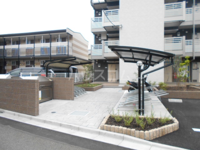 21/30 エントランス