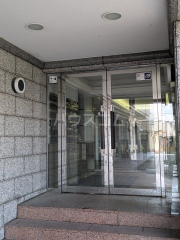 27/30 エントランス