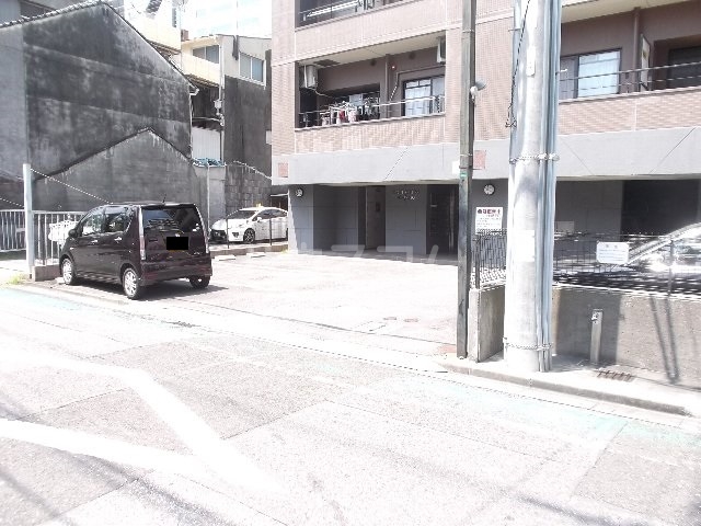 20/21 エントランス