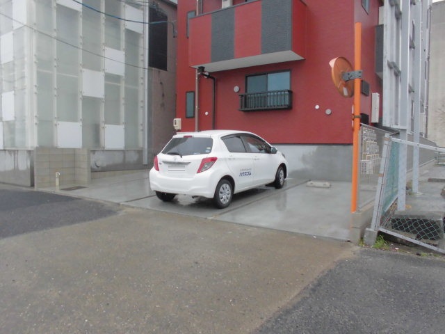 22/28 駐車場