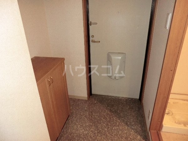 13/26 玄関