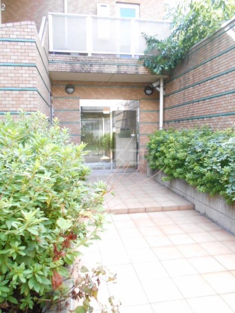 26/30 エントランス