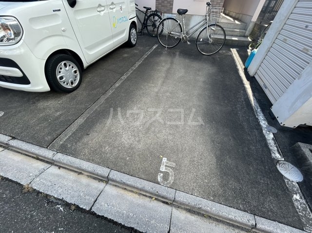 22/30 駐車場