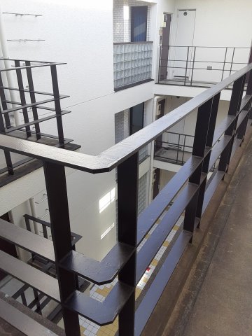 24/27 エントランス