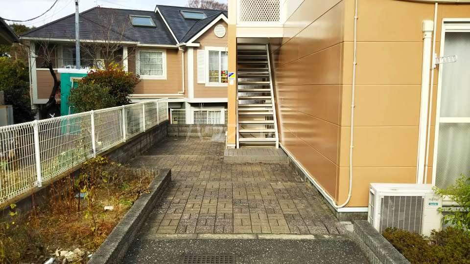 13/18 エントランス