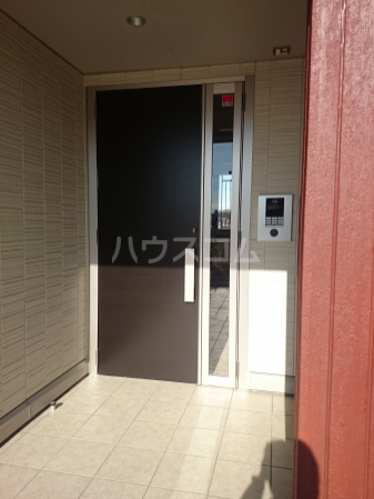 14/18 エントランス