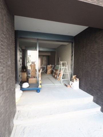 27/30 エントランス