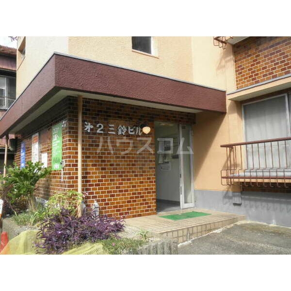 19/27 エントランス