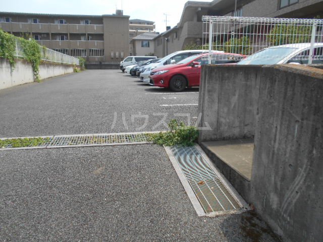 18/23 駐車場