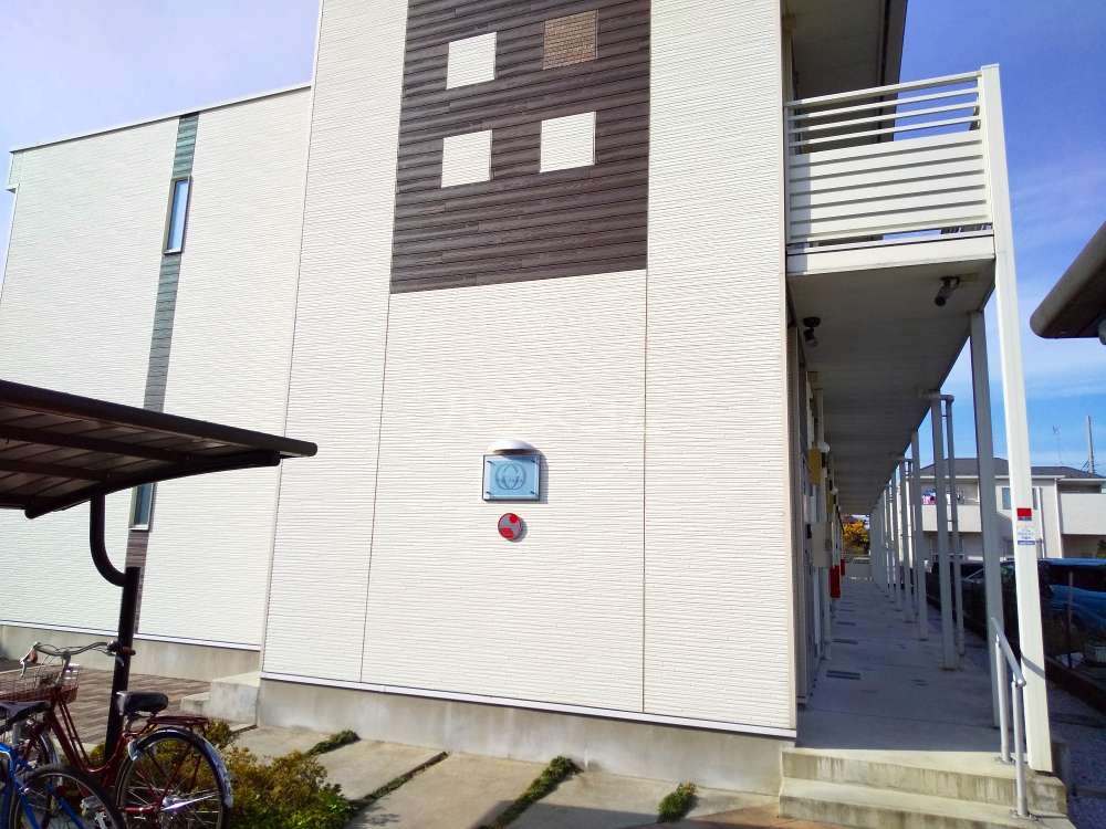 13/22 エントランス