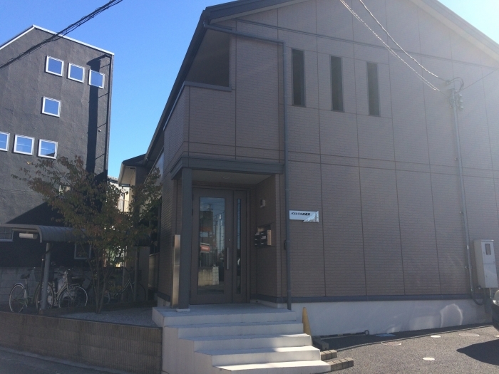 18/28 エントランス