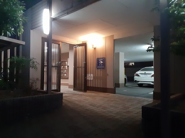 22/30 エントランス