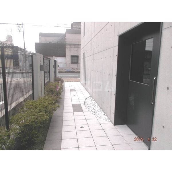 20/26 エントランス