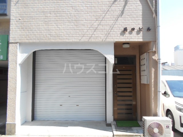 18/19 エントランス