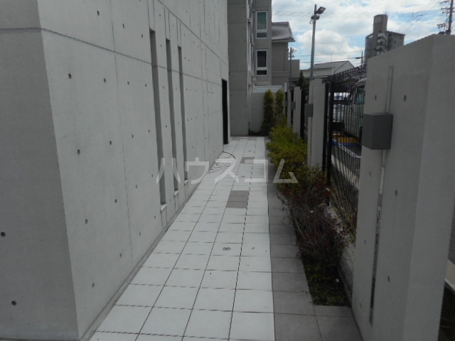 22/28 エントランス