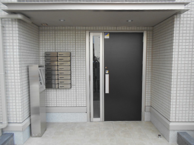 23/27 エントランス