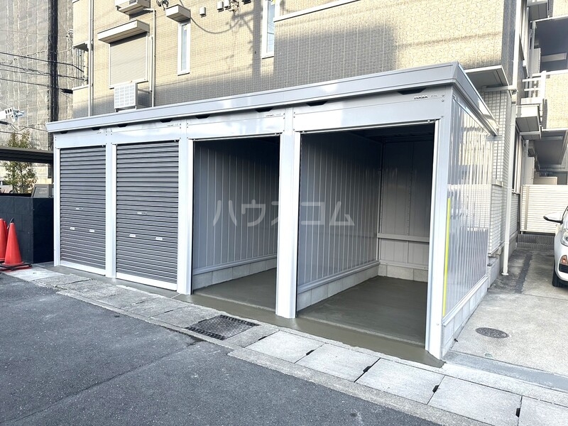 24/27 エントランス