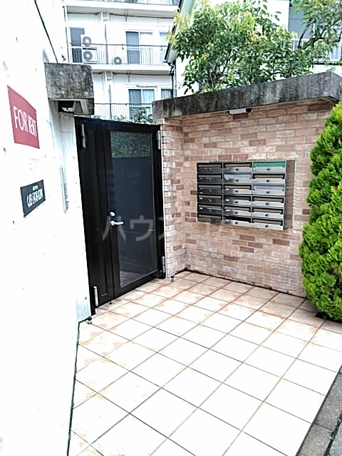 28/30 エントランス