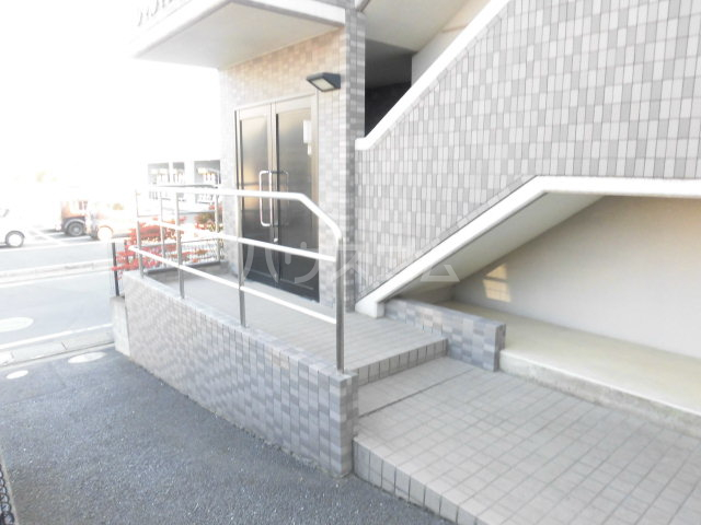 22/30 エントランス