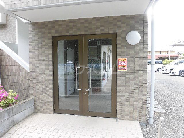 19/27 エントランス