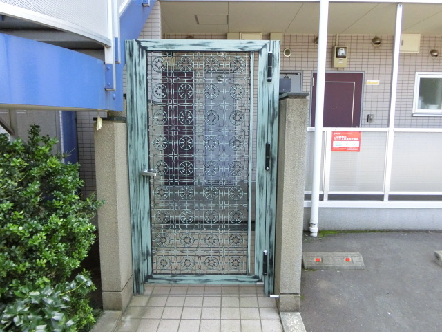 21/30 エントランス