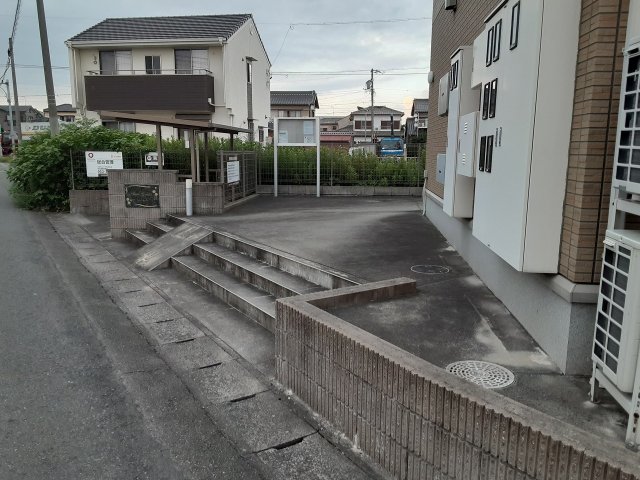 21/30 エントランス