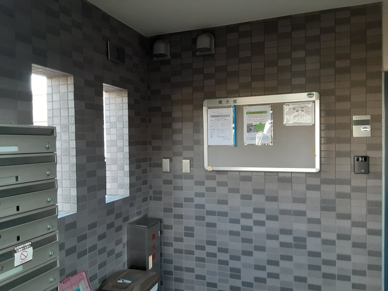 24/30 エントランス