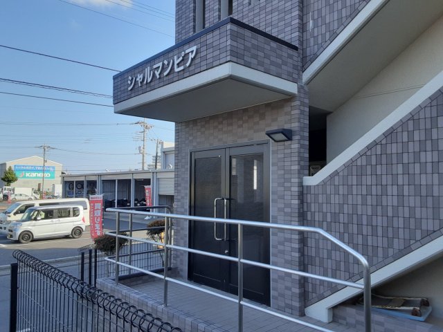 25/30 エントランス