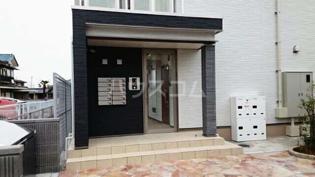 25/30 エントランス