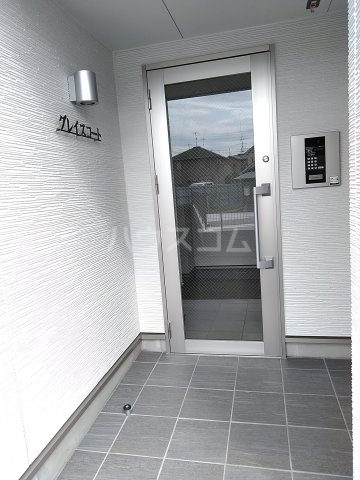 28/30 エントランス