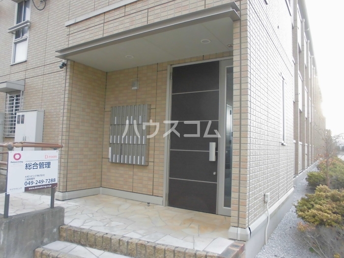 23/30 エントランス