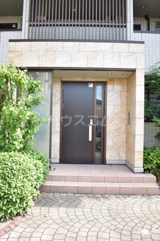 20/30 エントランス