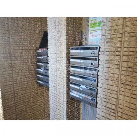 27/30 エントランス