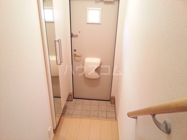 16/23 エントランス