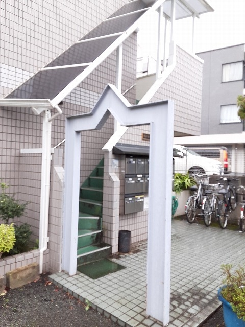 27/30 エントランス