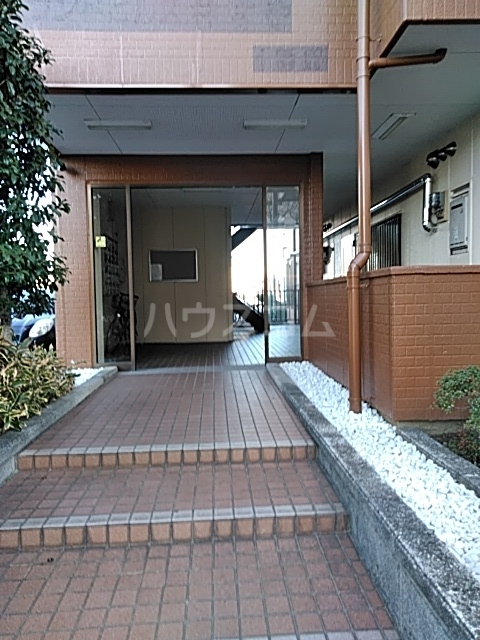 18/25 エントランス