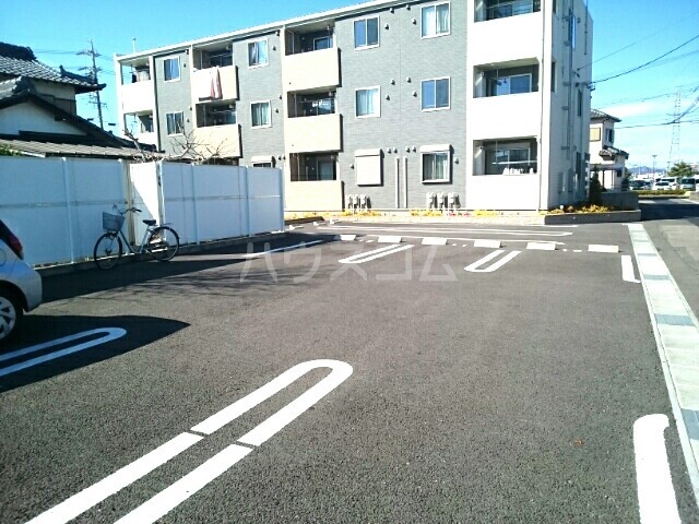 16/23 駐車場